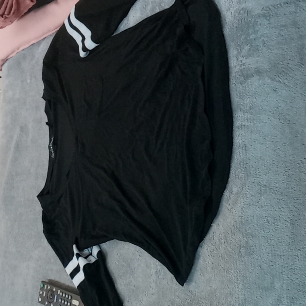 Long sleeve shirt large color black and white